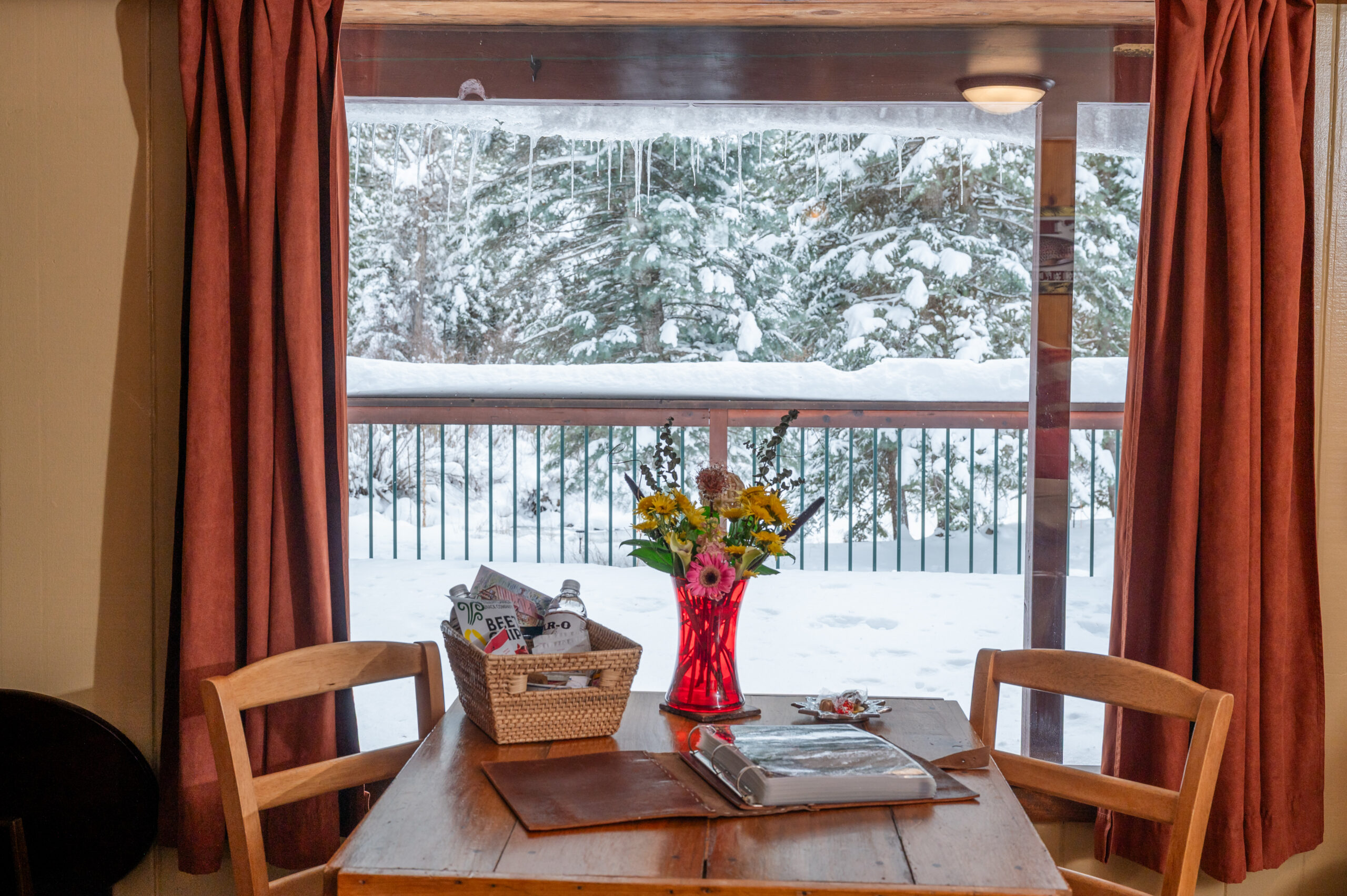chipmunk dining table chairs window