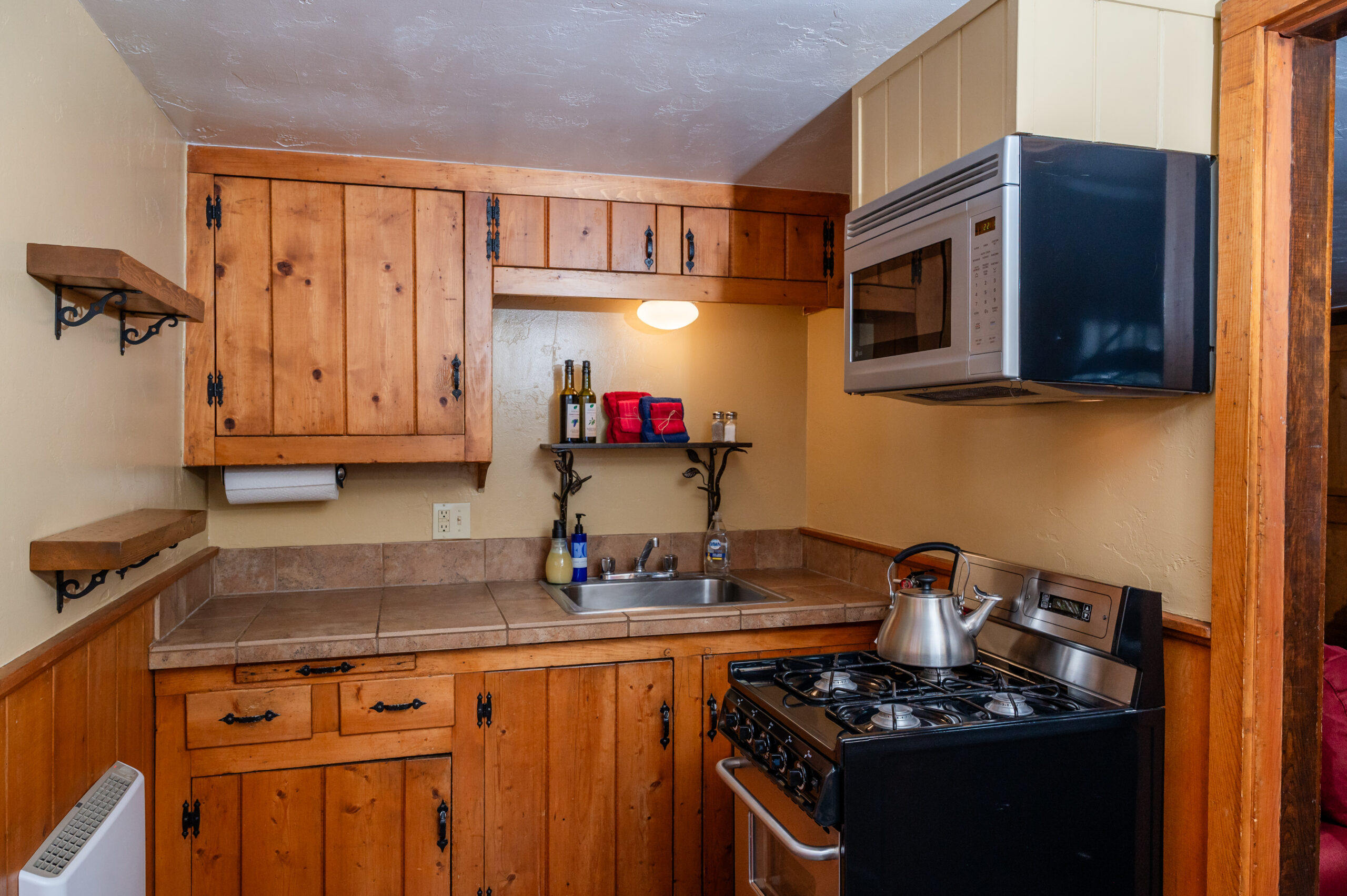hummingbird kitchen2
