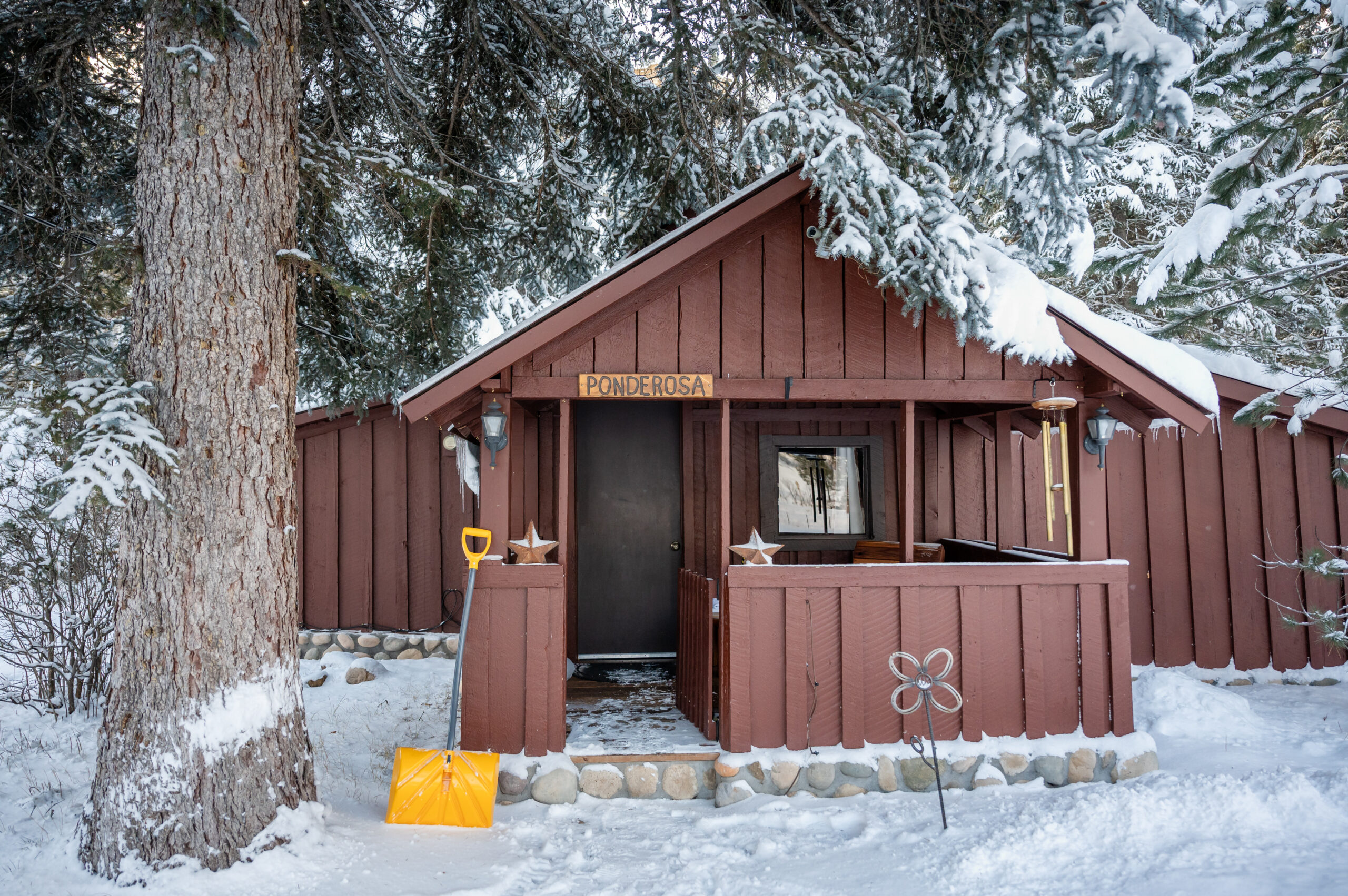 ponderosa exterior winter