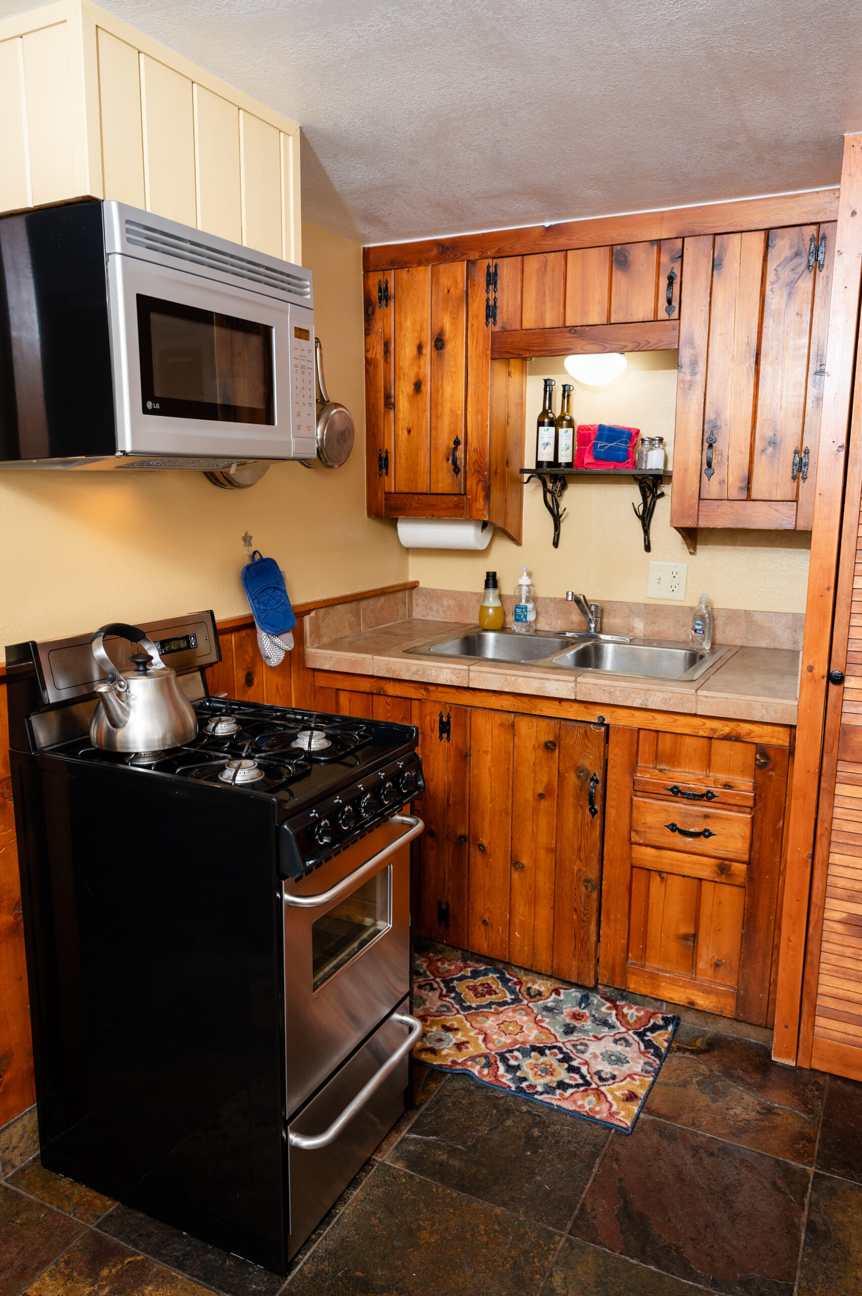 riverview kitchen2