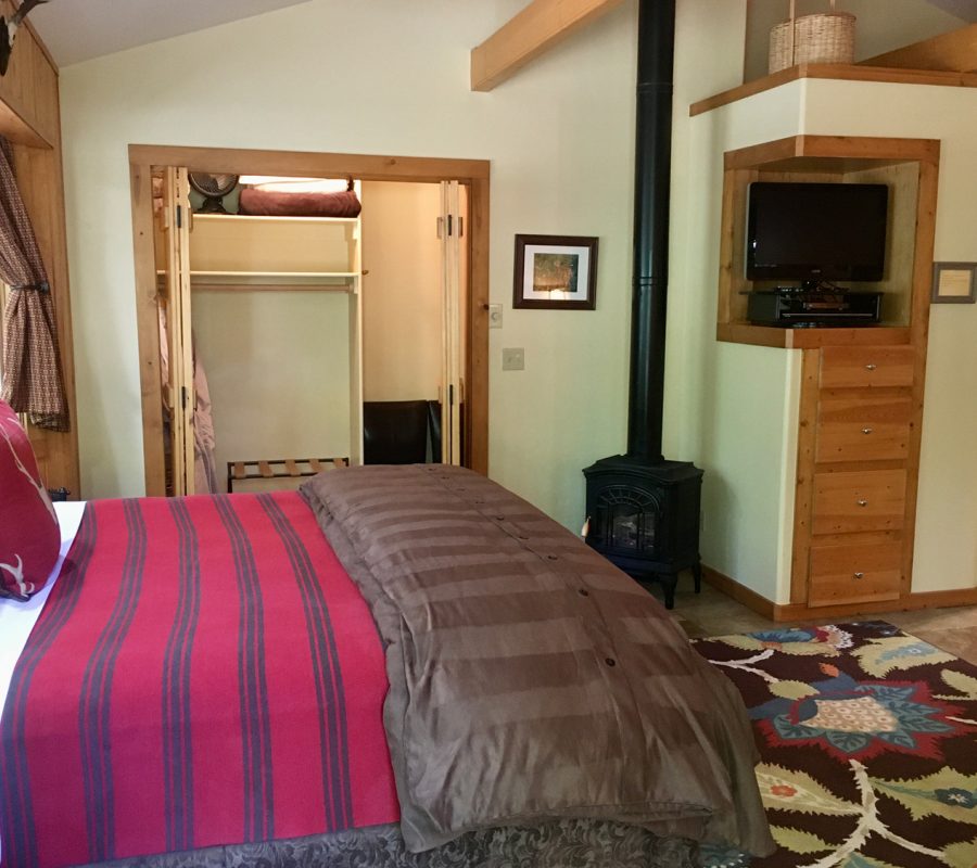 Creekside bedroom2