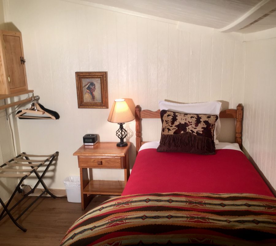 Ponderosa bedroom3