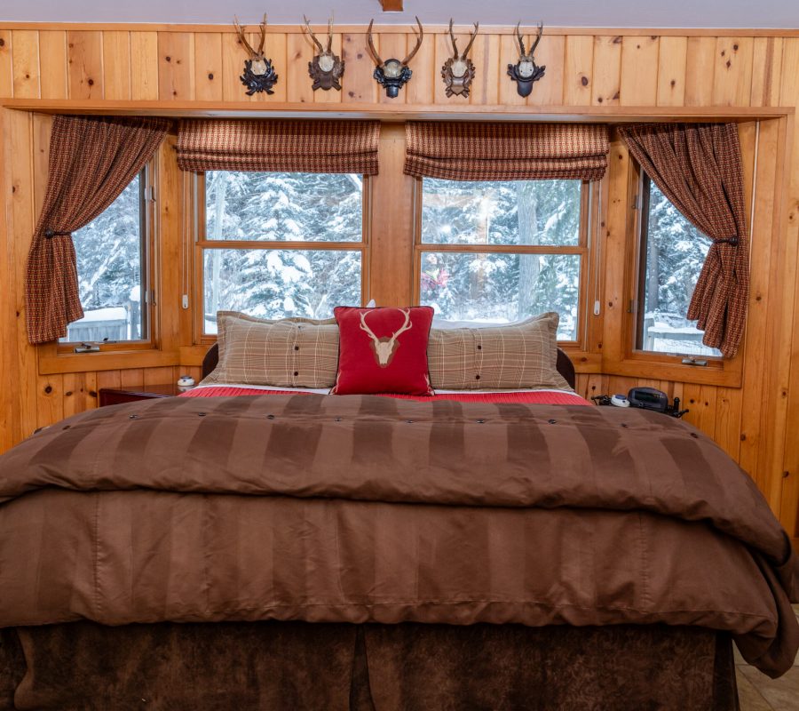 creekside bed